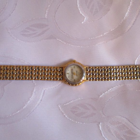 ALEXANDER JULIAN VINTAGE QUARTZ WATCH - NWOT - Picture 5 of 10